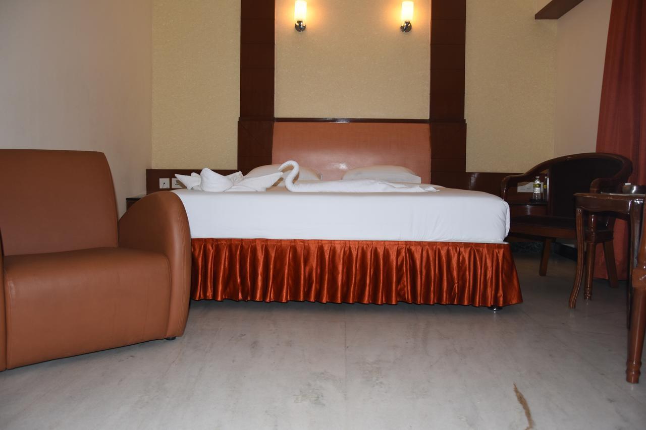 Ulo Chennai Deluxe Hotel Exterior foto