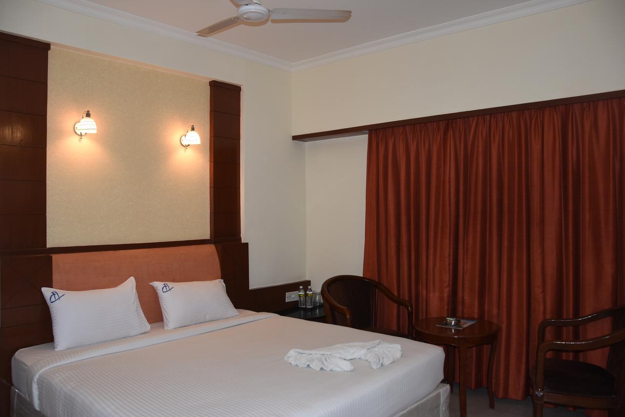 Ulo Chennai Deluxe Hotel Exterior foto