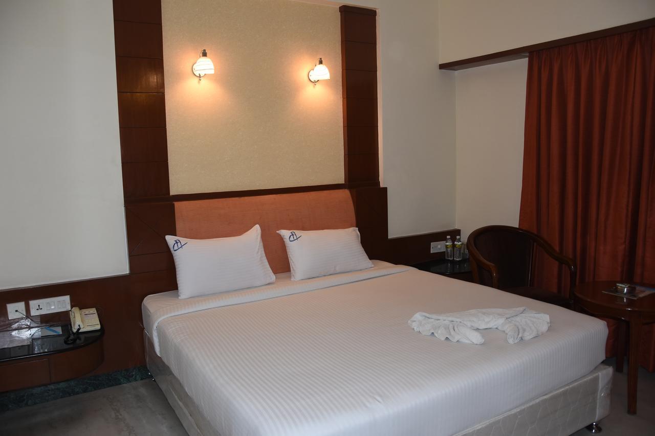 Ulo Chennai Deluxe Hotel Exterior foto