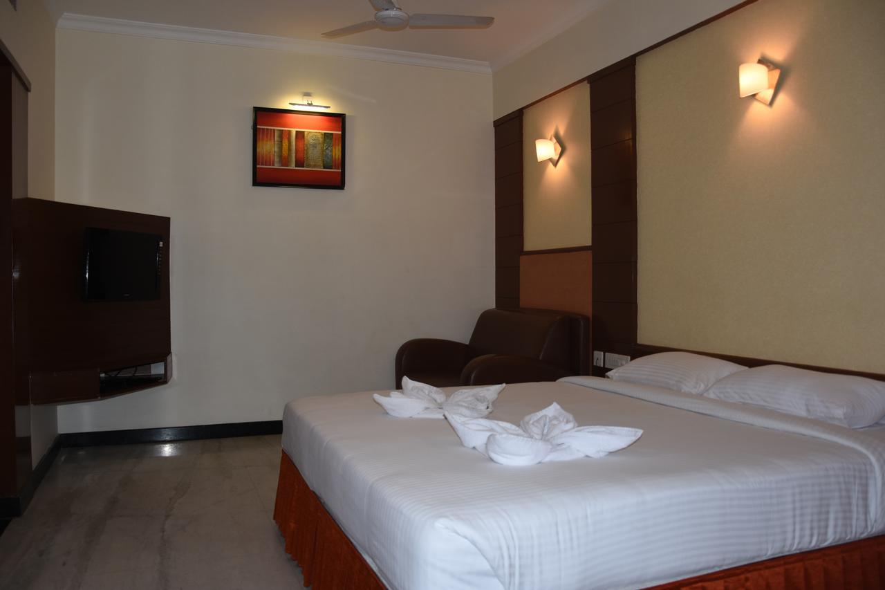 Ulo Chennai Deluxe Hotel Exterior foto