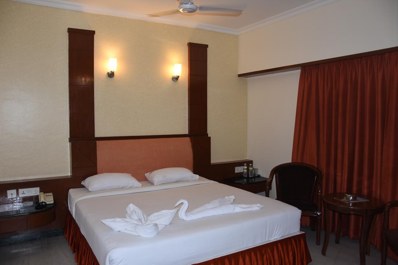 Ulo Chennai Deluxe Hotel Exterior foto